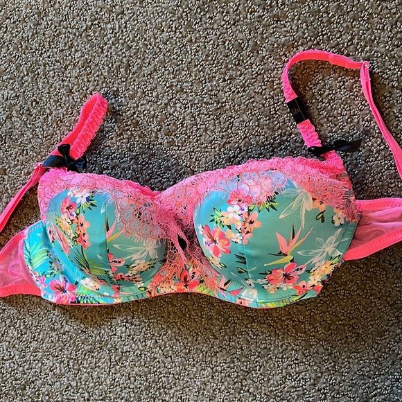 Bright Pink and Floral Victoria Secret Very Sexy Bra - Picture 5 of 10